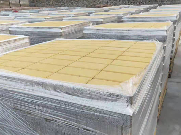 ����ש���